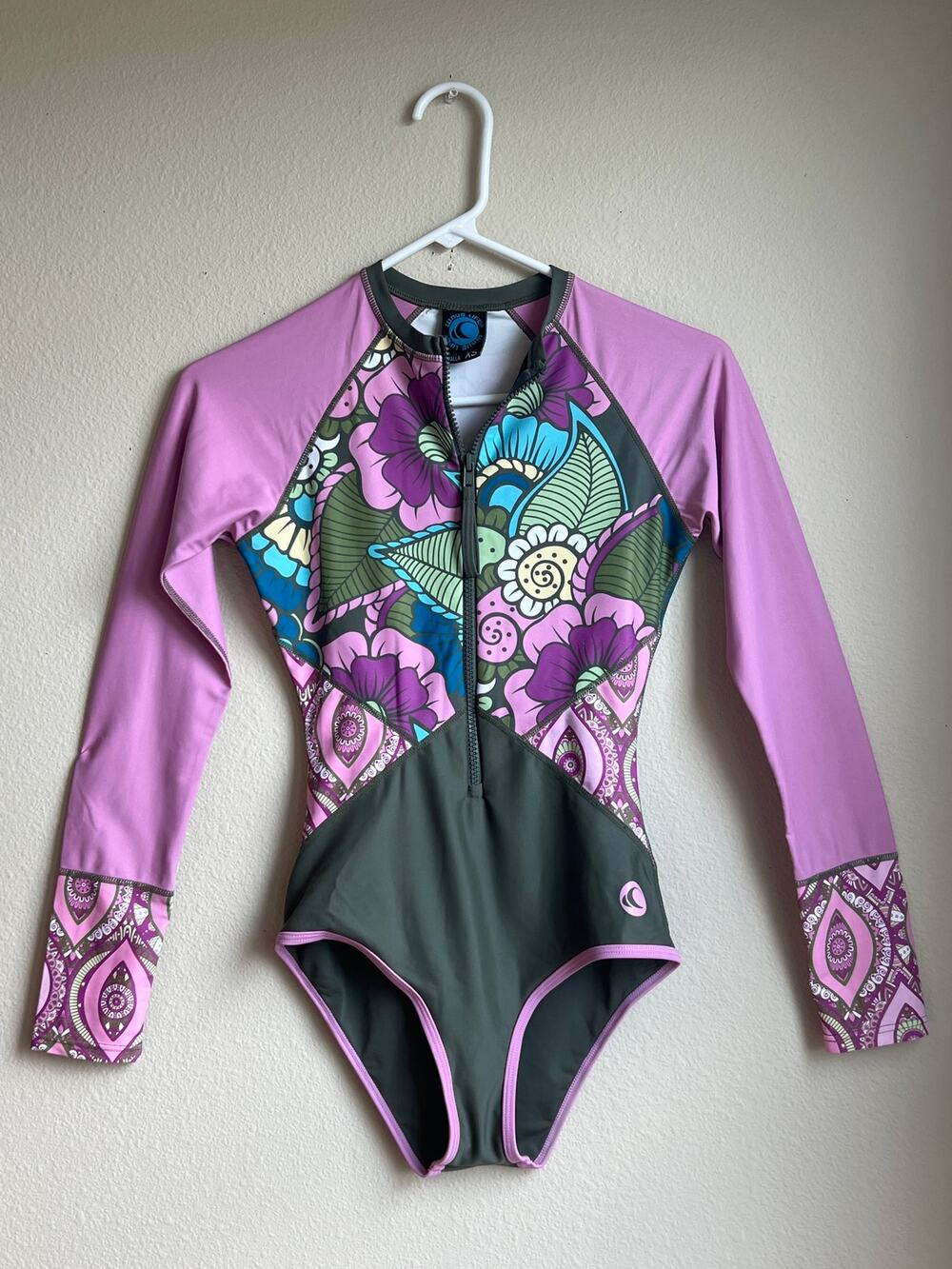 Wave Life Long Sleeve Rash Guard One Piece Swimsuit Womens XS Floral Olive Pink
